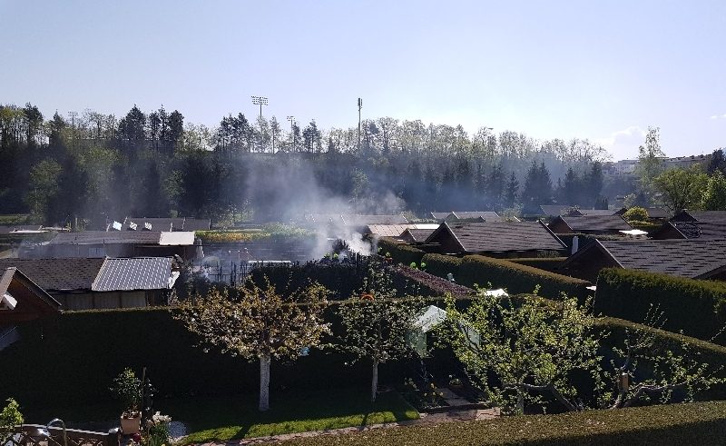 Heckenbrand in Schrebergartensiedlung (Bild 1)